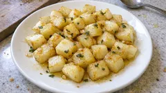 Rzepa smażona jak ziemniaki – złociste kostki na maśle i oliwie w 15 minut