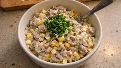 Sałatka pieczarkowa z 5 składników – szybki klasyk na domówkę