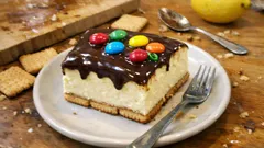 Sernik na herbatnikach z polewą z gorzkiej czekolady – wysoki i zawsze równy