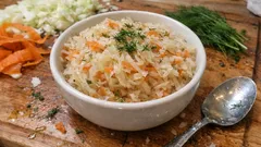 Kapusta kiszona z marchewką i koperkiem – proste proporcje, chrupiąca po 6 dniach