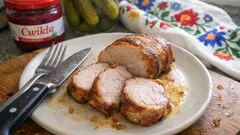 Schab pieczony w słoninie po solance – soczysty i idealny też na kanapki