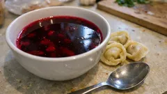 Barszcz wigilijny na zakwasie: klarowny, rubinowy i zawsze się udaje