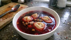 Wigilijny barszcz czerwony z nutą porzeczki – klarowny i rubinowy bez octu