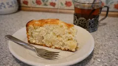 Lekkie ciasto z twarogu 0% i gruszek – puszyste dzięki ubitym białkom (25 minut)