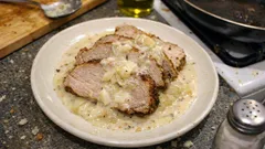 Pieczeń wieprzowa pieczona w mleku – prosty sposób na miękkie, soczyste mięso