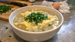 Bulion drobiowy z tapioką i jajkiem – lekka, rozgrzewająca zupa w 20 minut