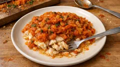 Ryba po grecku z piekarnika: lżejsza wersja klasyka, bez smażenia