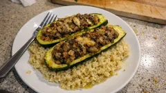 Cukinie faszerowane na ryżu – prosty obiad z piekarnika, który zawsze wychodzi soczysty