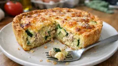 Quiche z tuńczykiem i cukinią – prosta tarta, która dobrze smakuje też na zimno