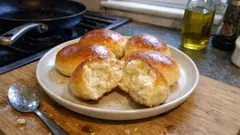 Bułeczki mleczne bez jajek z automatu do chleba – miękkie i lekko miodowe