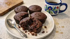 Wilgotne babeczki czekoladowe w 15 minut – proste, intensywnie czekoladowe