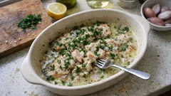 Pstrąg pieczony w białym winie – prosty sposób na soczystą rybę i aksamitny sos