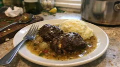 Konfitowane policzki wołowe w białym winie – mięso, które rozpływa się po 3 godzinach