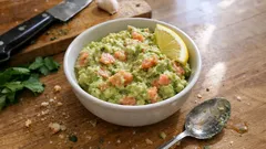 Pasta z awokado i wędzonego łososia – kremowa, gotowa w 5 minut