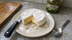 Domowy camembert krok po kroku: jak uzyskać białą skórkę i równy kształt