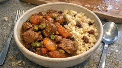 Tadżin z wieprzowiną, miodem i morelami – aromatyczny obiad z jednego garnka