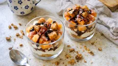 Wytrawne tiramisu z melonem i szynką parmeńską – przystawka w pucharkach