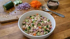 Szybka postna sałatka wigilijna z tuńczykiem – gotowa w 5 minut