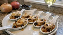 Łyżeczki aperitif z boudin blanc, duszoną cebulą i rodzynkami – prosta ciepła przystawka
