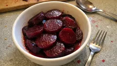 Gotowane buraki bez goryczki: prosty trik na słodszy smak od pierwszych minut