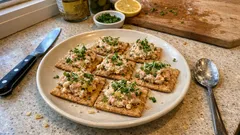 Świąteczne krakersy z pastą z wędzonego pstrąga i musztardy – gotowe w 10 minut