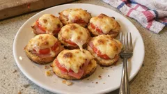 Mini croque z szynką, pomidorem i gruyère – ciepła przekąska gotowa w 10 minut