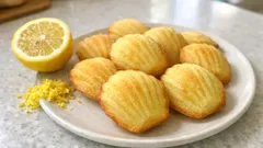 Cytrynowe madeleine – prosty przepis na puszyste francuskie ciasteczka do kawy