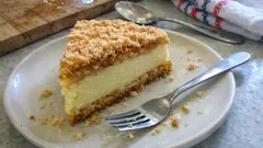 Budyniowy sernik gotowany z kruchymi blatami – kremowy i zawsze się udaje