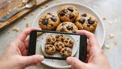 Wegańskie muffiny z kawałkami czekolady – wilgotne i puszyste, bez jajek i mleka