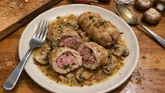 Paupietty z cielęciny à l’ancienne – roladki duszone w białym winie i z grzybami