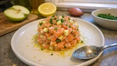 Tatar z łososia z zielonym jabłkiem – lekka przystawka bez gotowania w 15 minut