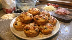 Muffiny à la pizza z szynką i serem – szybka przekąska z piekarnika