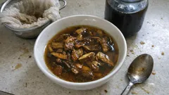 Suszone grzyby zawsze miękkie i aromatyczne: moczenie w bulionie krok po kroku