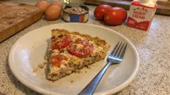 Quiche z tuńczykiem i pomidorami – kremowe wnętrze i kruchy spód na kolację