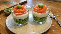 Werrinki z łososiem wędzonym i kiwi – szybka przystawka w szklankach, która robi efekt