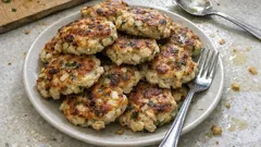 Kotleciki siekane z indyka z koperkiem i cebulką – prosty sposób na szybki, soczysty obiad