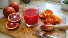 Sok z czerwonych pomarańczy – prosty trik, dzięki któremu wyjdzie bardziej soczysty