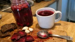 Domowy zakwas z buraków na barszcz – rubinowy kolor i naturalna kwasowość w 5–7 dni