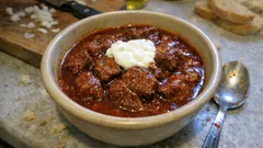 Jak zagęścić gulasz bez mąki i śmietany? Węgierski trik z papryką na smalcu