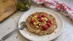 Galette bez jajek, mleka i masła – szybki placek z patelni na słono lub na słodko