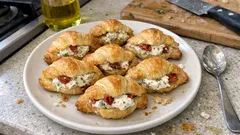 Mini croissanty z ciasta francuskiego z Boursin i suszonymi pomidorami – gotowe w 15 minut
