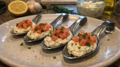 Łyżeczki bankietowe z musem czosnkowo-ziołowym i wędzonym łososiem – gotowe w 15 minut