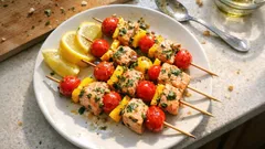 Szaszłyki z łososia w cytrynowo-ziołowej marynacie – proste i soczyste z grilla