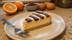 Pomarańczowy sernik na kruchym spodzie z kakaową bezą – prosty i efektowny