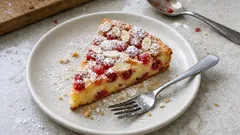 Clafoutis z czerwoną porzeczką – kremowy deser z piekarnika w 40 minut