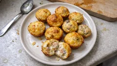 Bouchées z krabem i krewetkami z piekarnika – małe, złociste kąski na imprezę