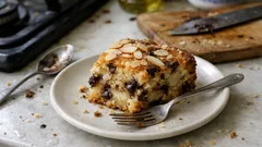 Wilgotne ciasto z gruszkami, migdałami i gorzką czekoladą – prosty przepis do kawy