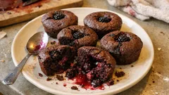 Fondant z jeżynami: wilgotne mini ciastka, które zawsze się udają