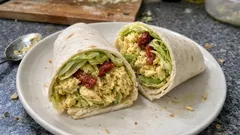 Wrapy z kurczakiem w curry – proste do lunchboxa, najlepiej smakują po schłodzeniu