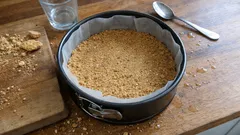 Spód do sernika z herbatników bez masła – gotowy w 5 minut, bez chłodzenia